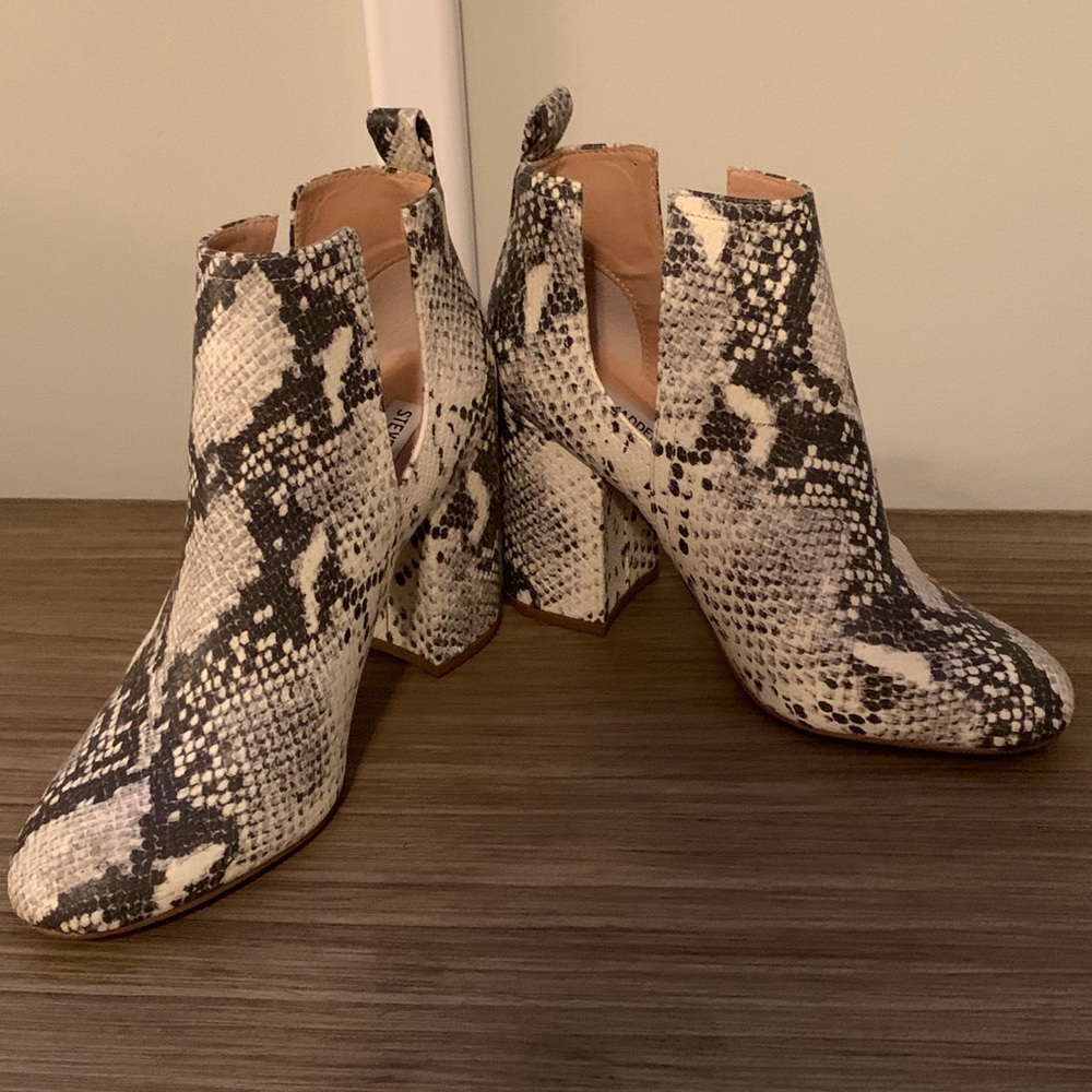 Steve Madden Snake Print Ankle Boots - Picture 8 of 11